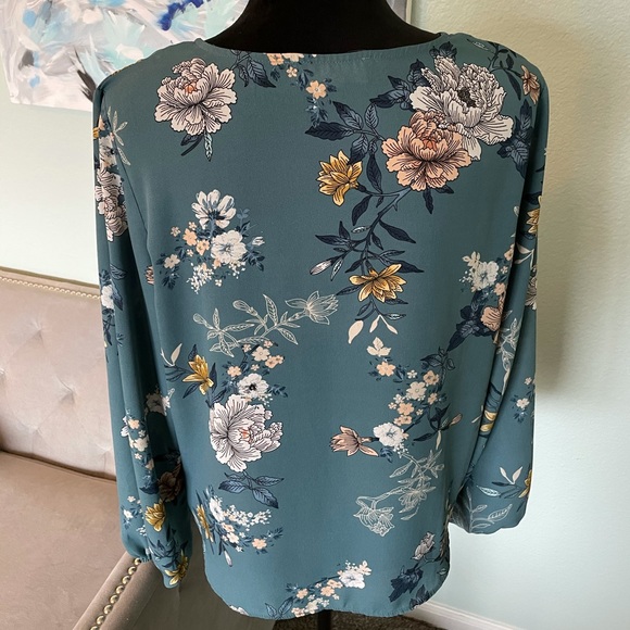 Floral knotted teal blouse - Picture 9 of 12